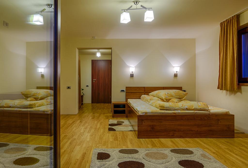 Panorama Pietrei Craiului Hotell Zărneşti Exteriör bild