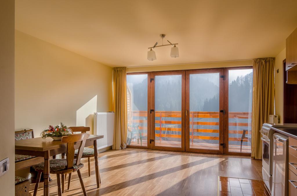 Panorama Pietrei Craiului Hotell Zărneşti Exteriör bild
