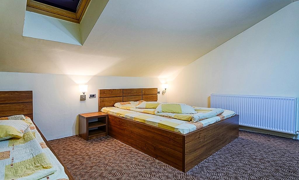 Panorama Pietrei Craiului Hotell Zărneşti Exteriör bild