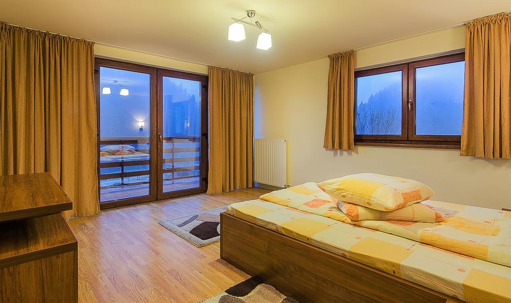Panorama Pietrei Craiului Hotell Zărneşti Exteriör bild