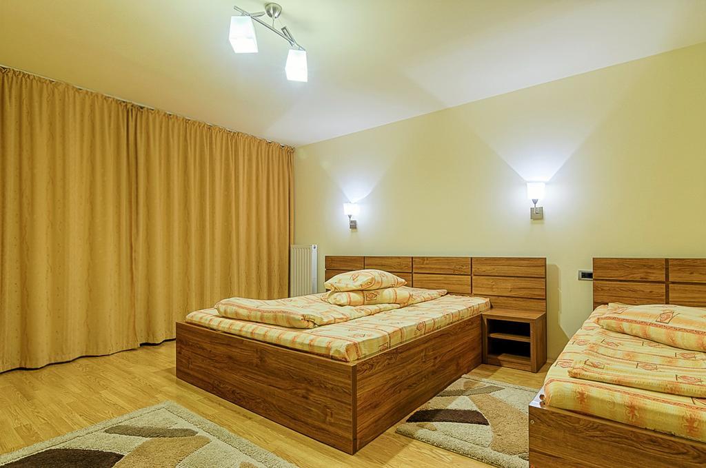 Panorama Pietrei Craiului Hotell Zărneşti Exteriör bild